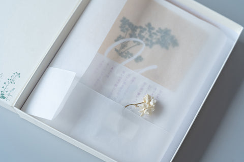 "Yorisou Tsukihi" by Fumi Kotani Gift Wrapping
