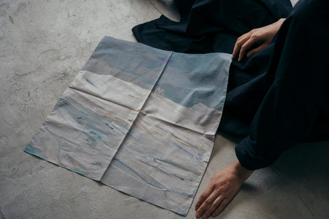 [Comes with a postcard signed by the artist] Oil painter Yu Yasuda handkerchief "Floating"